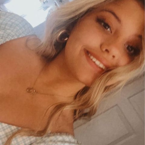 Profile Picture of Raygan Hussey (@raygan_hussey) on Poshmark