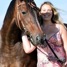 Profile Picture of Tina (@tinameyer1996) on Twitter