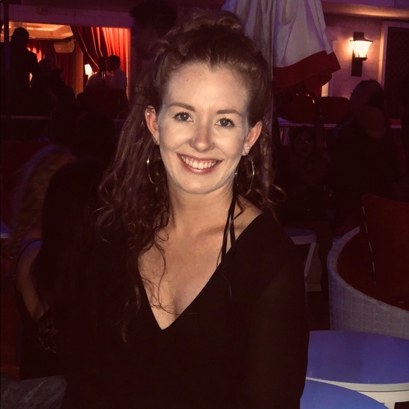 Profile Picture of Danielle Eriksen (@deerikeen) on Poshmark