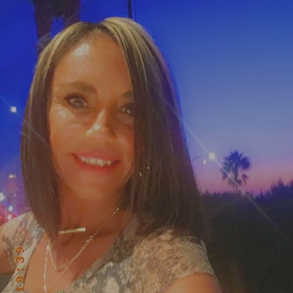 Profile Picture of Cassandra Leonardo pearson (@c1pearson) on Poshmark