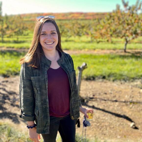 Profile Picture of Brooke Nacht (@bnacht24) on Poshmark