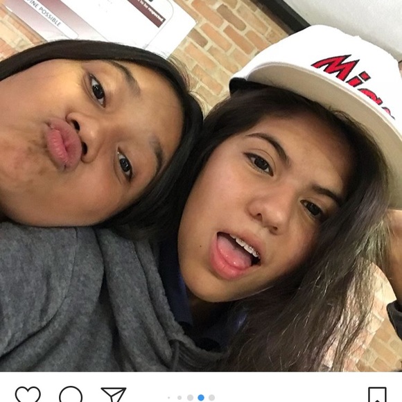 Profile Picture of Roxanne Ramirez (@wavy_roxyyy) on Poshmark