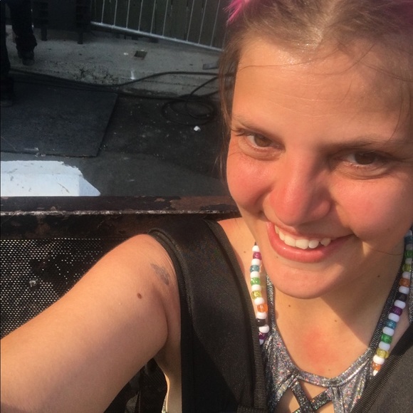 Profile Picture of Lori Unger (@loriunger89) on Poshmark