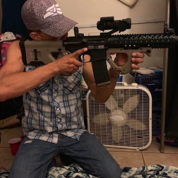Profile Picture of Victor Bencomo (@victorbencomo13) on Poshmark