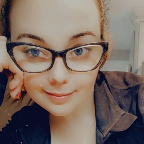 Profile Picture of Amanda Pulsifer (@mandy_marie8703) on Poshmark