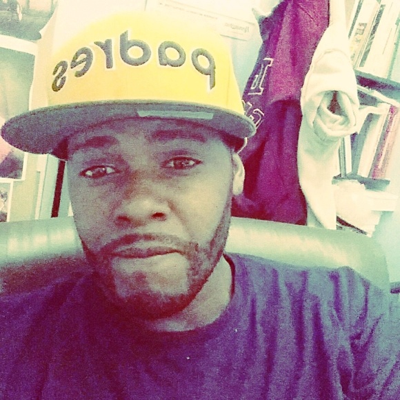 Profile Picture of Lonnell Middleton (@lonnell87) on Poshmark