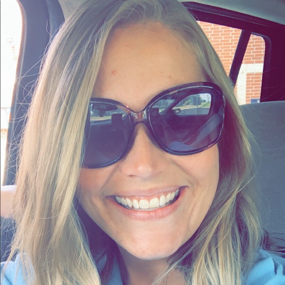 Profile Picture of Leslie Keltgen (@lesliekeltgen) on Poshmark