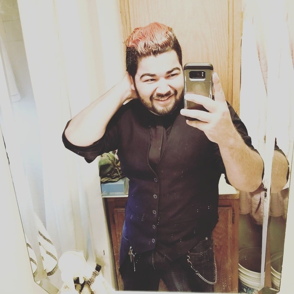 Profile Picture of Roy Alarcon-gemser (@deadrob1n) on Poshmark
