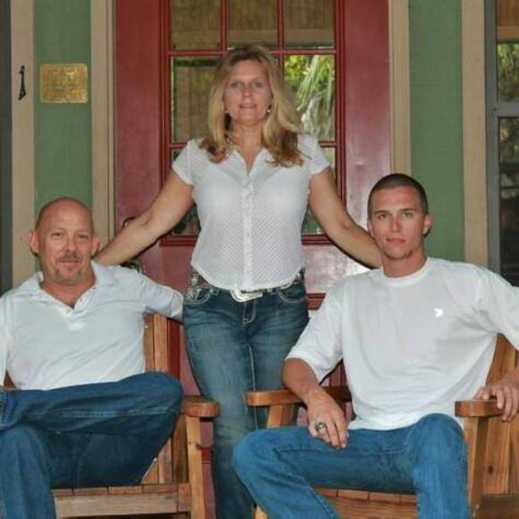 Profile Picture of Tom Murray (@tommurray808) on Poshmark