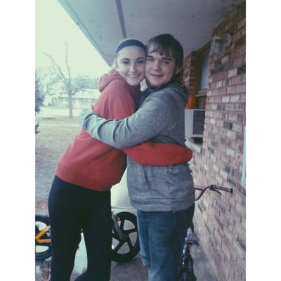 Profile Picture of Nick & Lilli (@nick_lilli) on Twitter