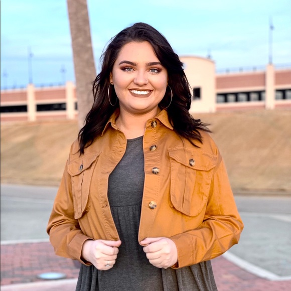Profile Picture of Terri Dixon (@terriellise) on Poshmark