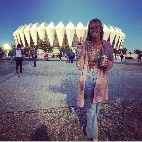 Profile Picture of Maryann Cifune (@seasandmaryann) on Poshmark