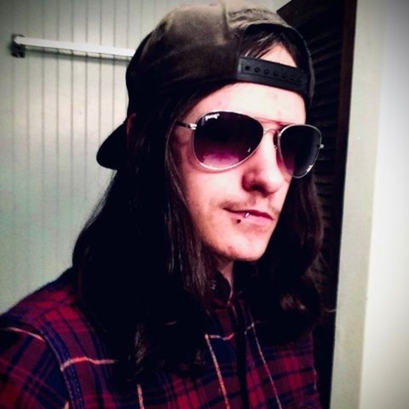 Profile Picture of Tayler Heinitz (@taylerheinitz) on Poshmark