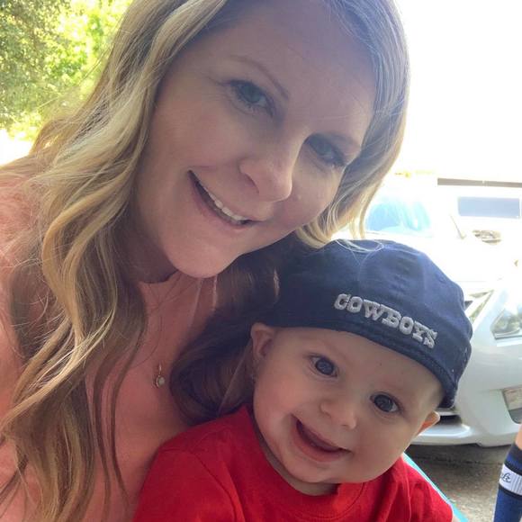 Profile Picture of Naova Gruenewald (@naova) on Poshmark