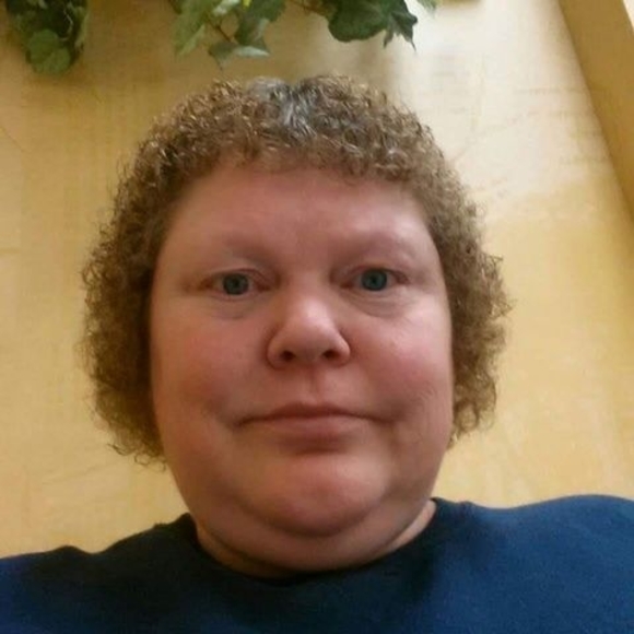 Profile Picture of Mel Neimeyer (@melneimey) on Poshmark