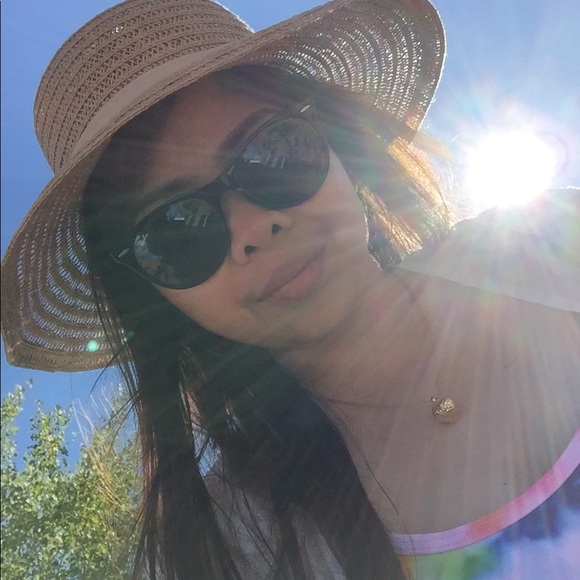 Profile Picture of Nina Rigodon (@nrigodon) on Poshmark