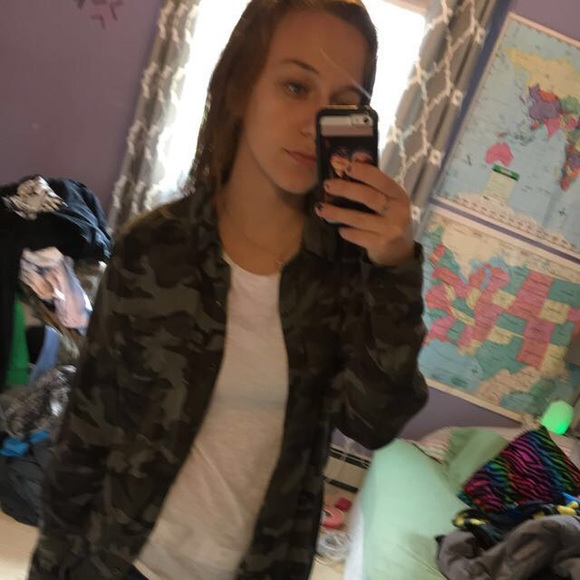 Profile Picture of Alexa Jennerjohn (@alexamae_2) on Poshmark