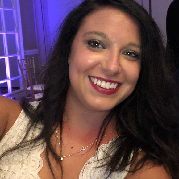 Profile Picture of Gabrielle Wagner (@gwags0916) on Poshmark