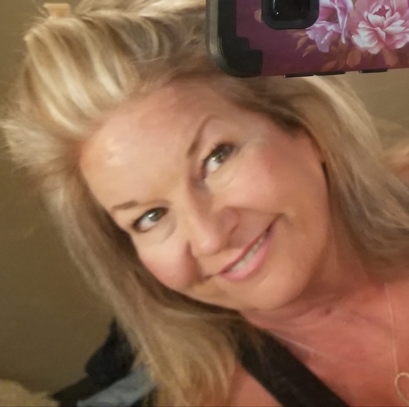 Profile Picture of Kathy Mcfarland (@kathyconyers) on Poshmark