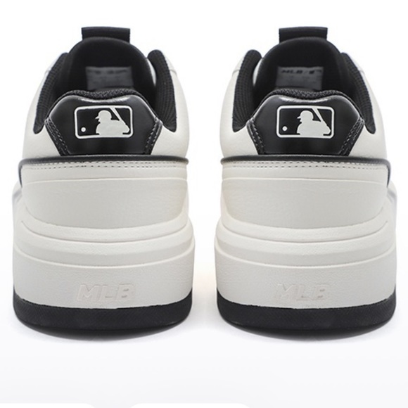 Profile Picture of Ramone Law (@rushelllawrence) on Poshmark