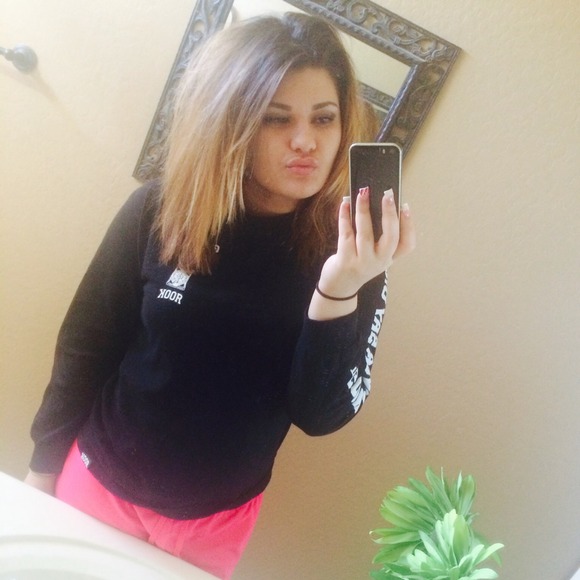 Profile Picture of Giselle Rassas (@giselle_rassas) on Poshmark