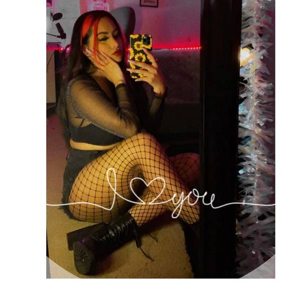 Profile Picture of Adriana Matamoros (@adrili96) on Poshmark