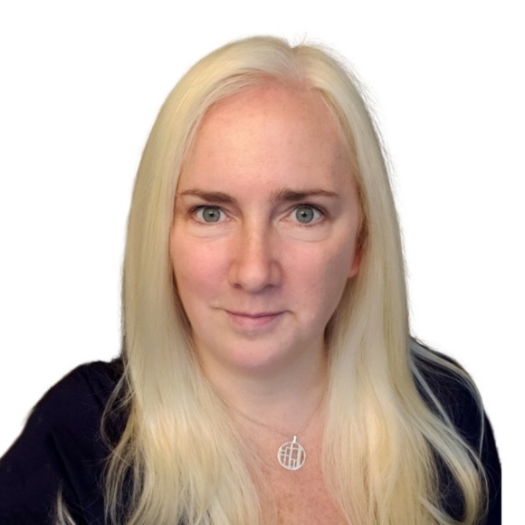 Profile Picture of Kim Navarre (@thegirlsny) on Poshmark