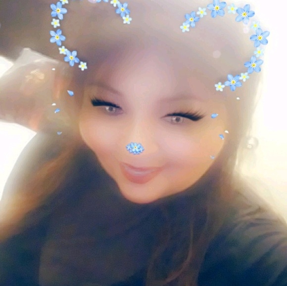 Profile Picture of Stephanie Barendregt (@sbarendregt) on Poshmark