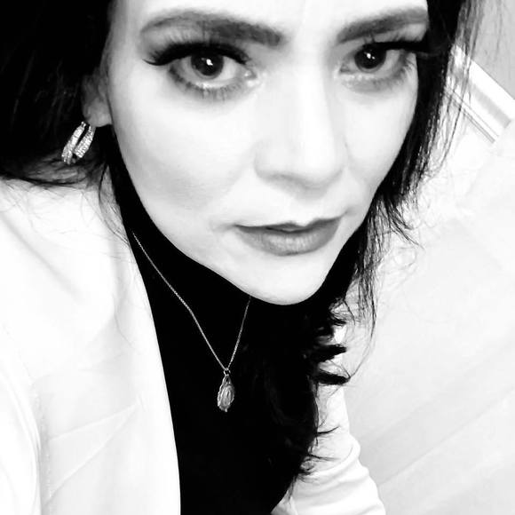 Danielle Candelora - Poshmark Profile Picture of Danielle Candelora (@candeshot) on Poshmark