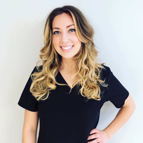 Profile Picture of Haley Schluter (@hayschluter) on Poshmark