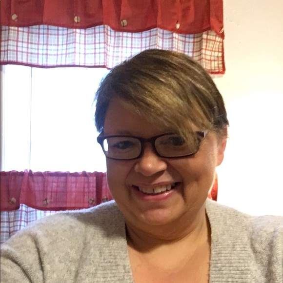 Profile Picture of Paula Skowronski (@linandkatesmom) on Poshmark