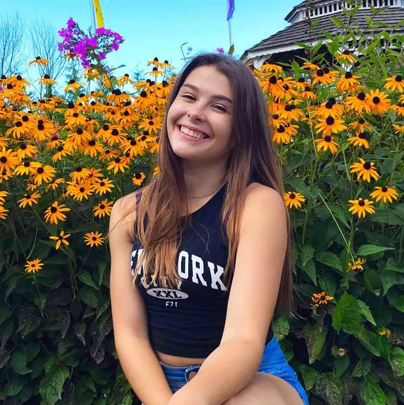 Profile Picture of Carlee Allers (@carlee1235) on Poshmark