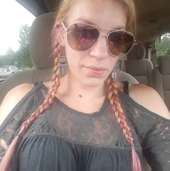 Profile Picture of Erica Rossberg (@mamaluv) on Poshmark