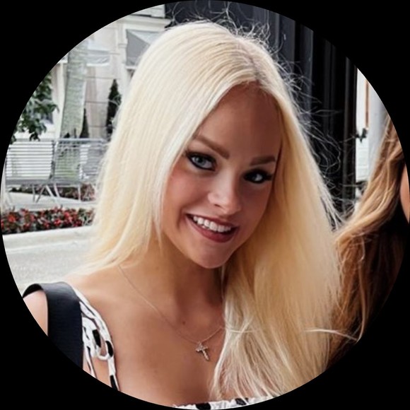 Profile Picture of Claudia Muller (@claudiamulle239) on Poshmark