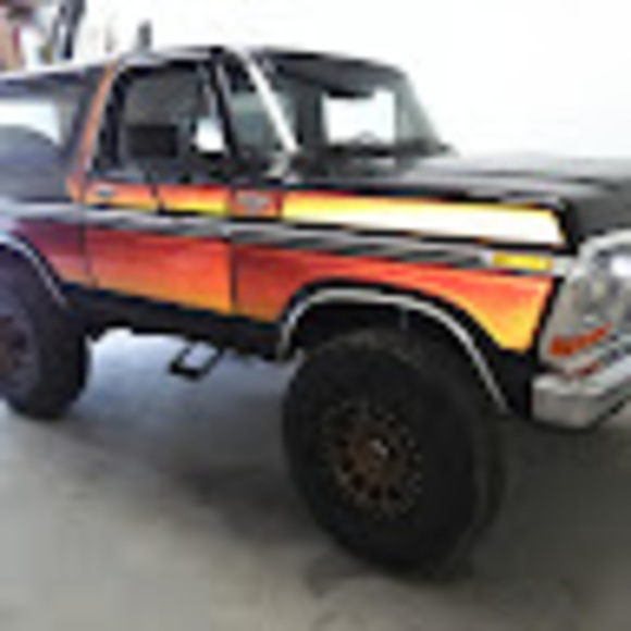 Profile Picture of Shaen Thompson (@shaenthompson) on Poshmark