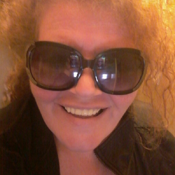 Profile Picture of Sandra Lambert (@sandralambert) on Poshmark