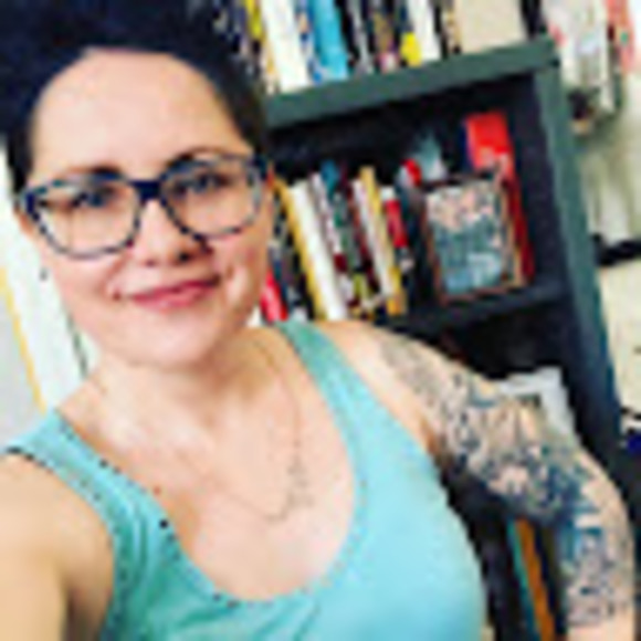 Profile Picture of Erin michelle Gibes (@e_gibes) on Poshmark