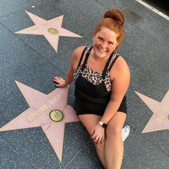 Profile Picture of Taylor Hanks (@taylor_hanks) on Poshmark