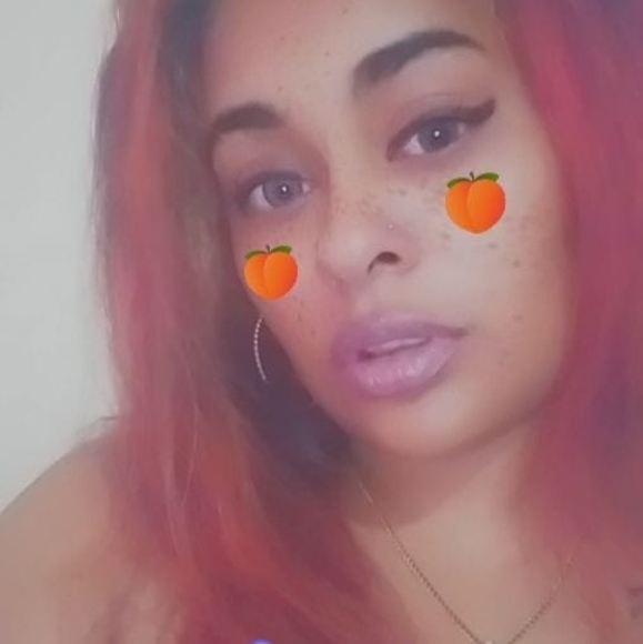 Profile Picture of Danielle Clarence (@danielia1413) on Poshmark