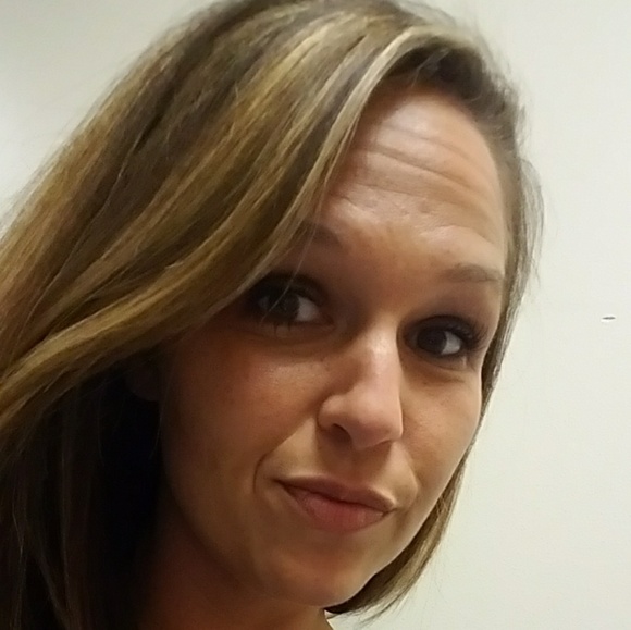 Profile Picture of Priscilla Rhoades (@pris25515) on Poshmark