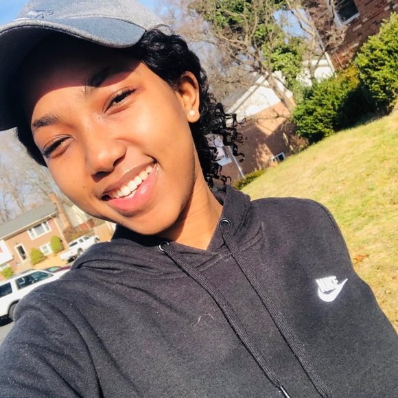 Profile Picture of Asanda Mbambo (@asanda_mbambo) on Poshmark