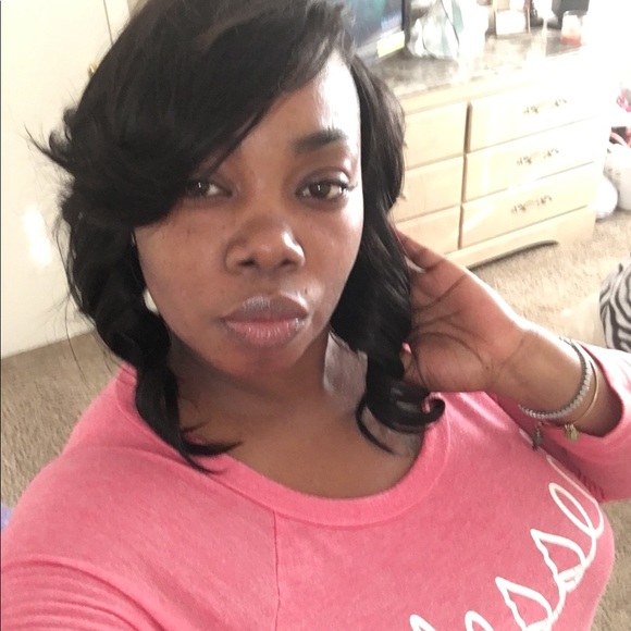 Profile Picture of Tanisha Murphy (@tanishamurphy) on Poshmark