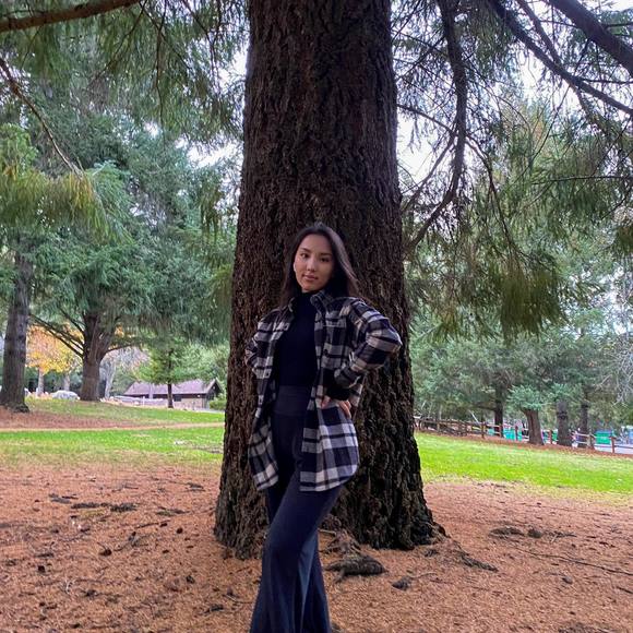Profile Picture of Amy Shurenchuluun (@amy24710) on Poshmark