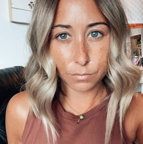 Profile Picture of Nicole Corino (@nicolecorino) on Poshmark