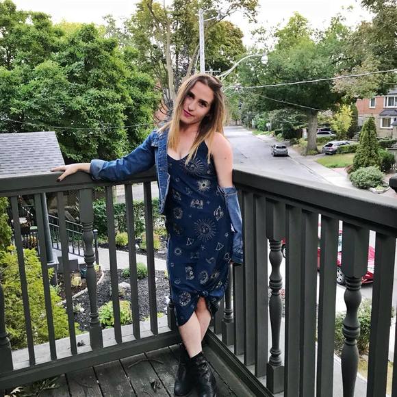 Profile Picture of Emily Oelbaum (@emilyroelbaum) on Poshmark