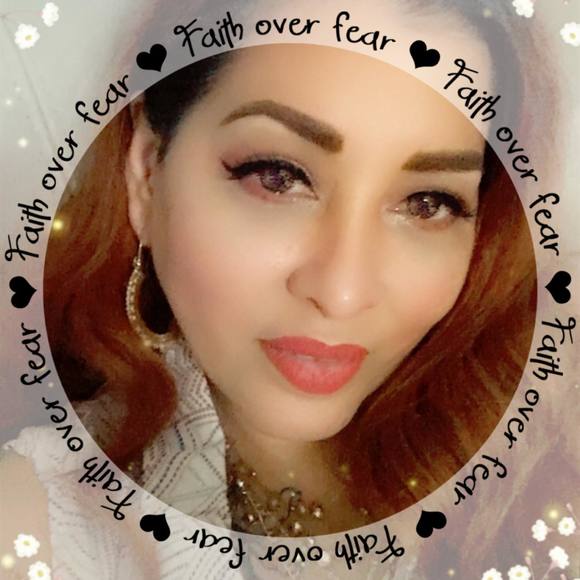 Profile Picture of Elisa Medina (@girlongirl1968) on Poshmark