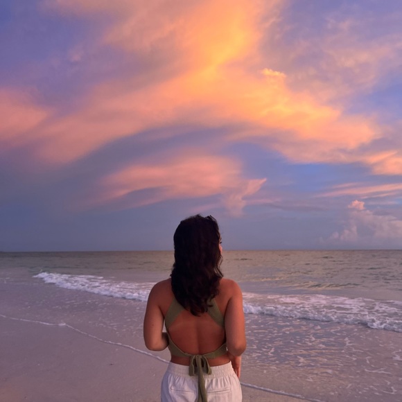 Tania Cernava - Poshmark Profile Picture of Tania Cernava (@tania_cernava) on Poshmark