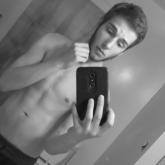 Profile Picture of Brady Spencer (@bradyspencer1) on Poshmark