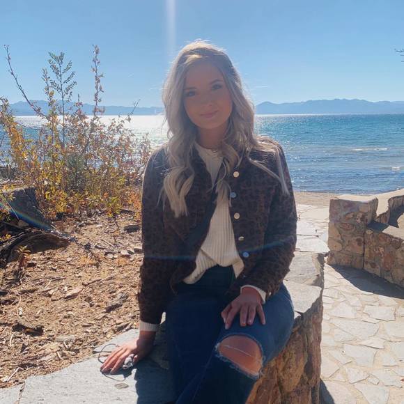 Profile Picture of Brooke Bryan (@brooke_october) on Poshmark