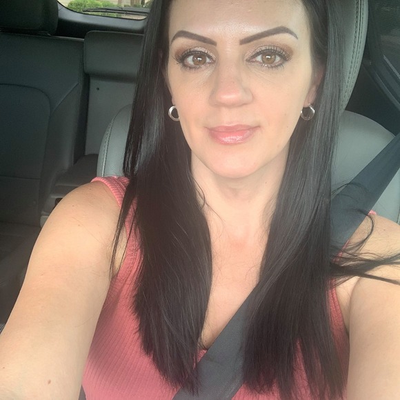 Profile Picture of Nay Balwinski (@naybalwinski) on Poshmark